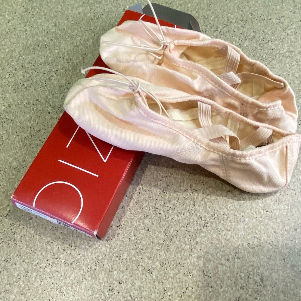 Capezio Canvas Ballet Shoes Juliet II | Size 2.5W | Light Pink
